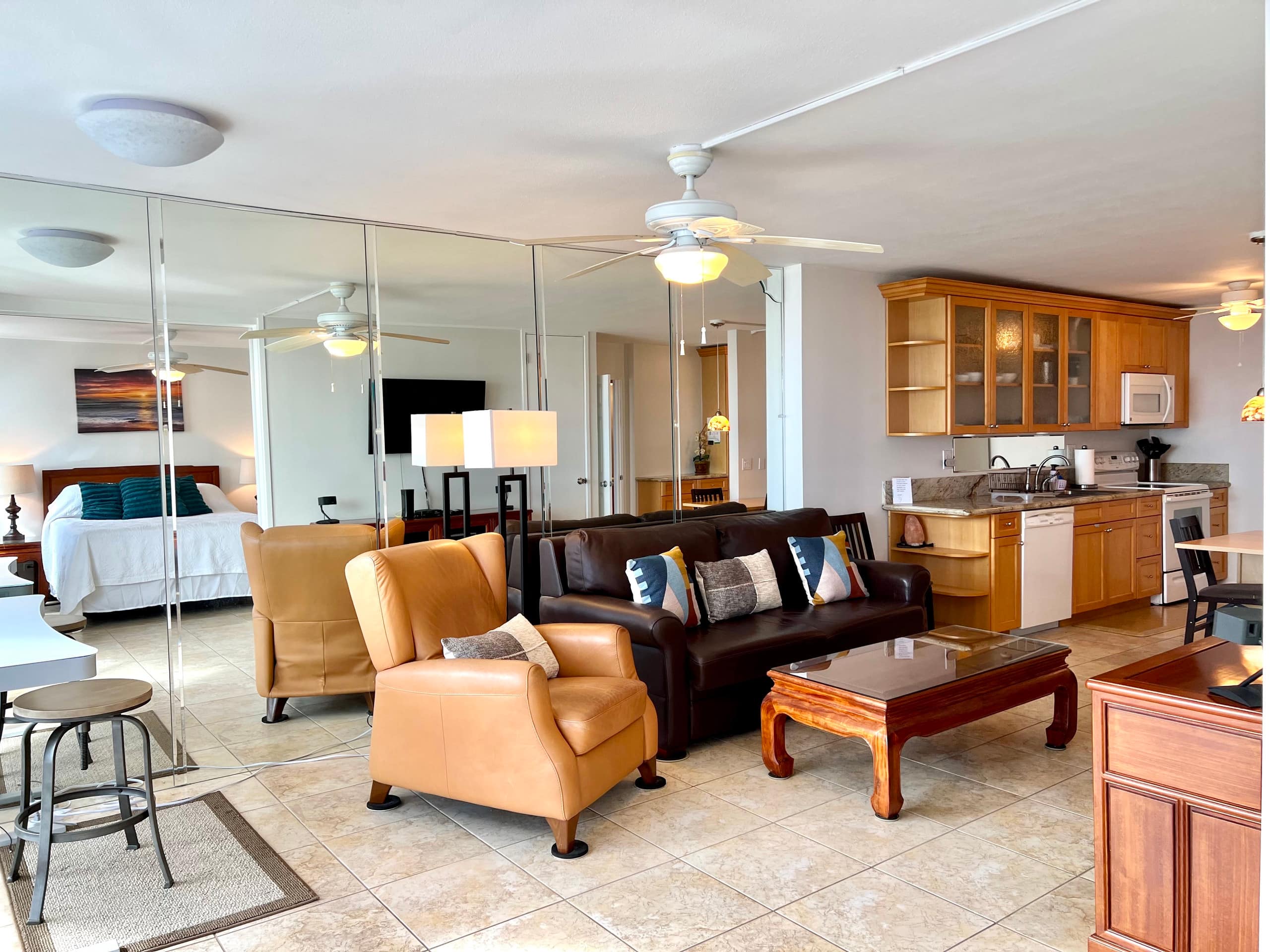 Condo in Honolulu · ★4.7 · 1 bedroom · 2 beds · 1 shared bath - Image 4