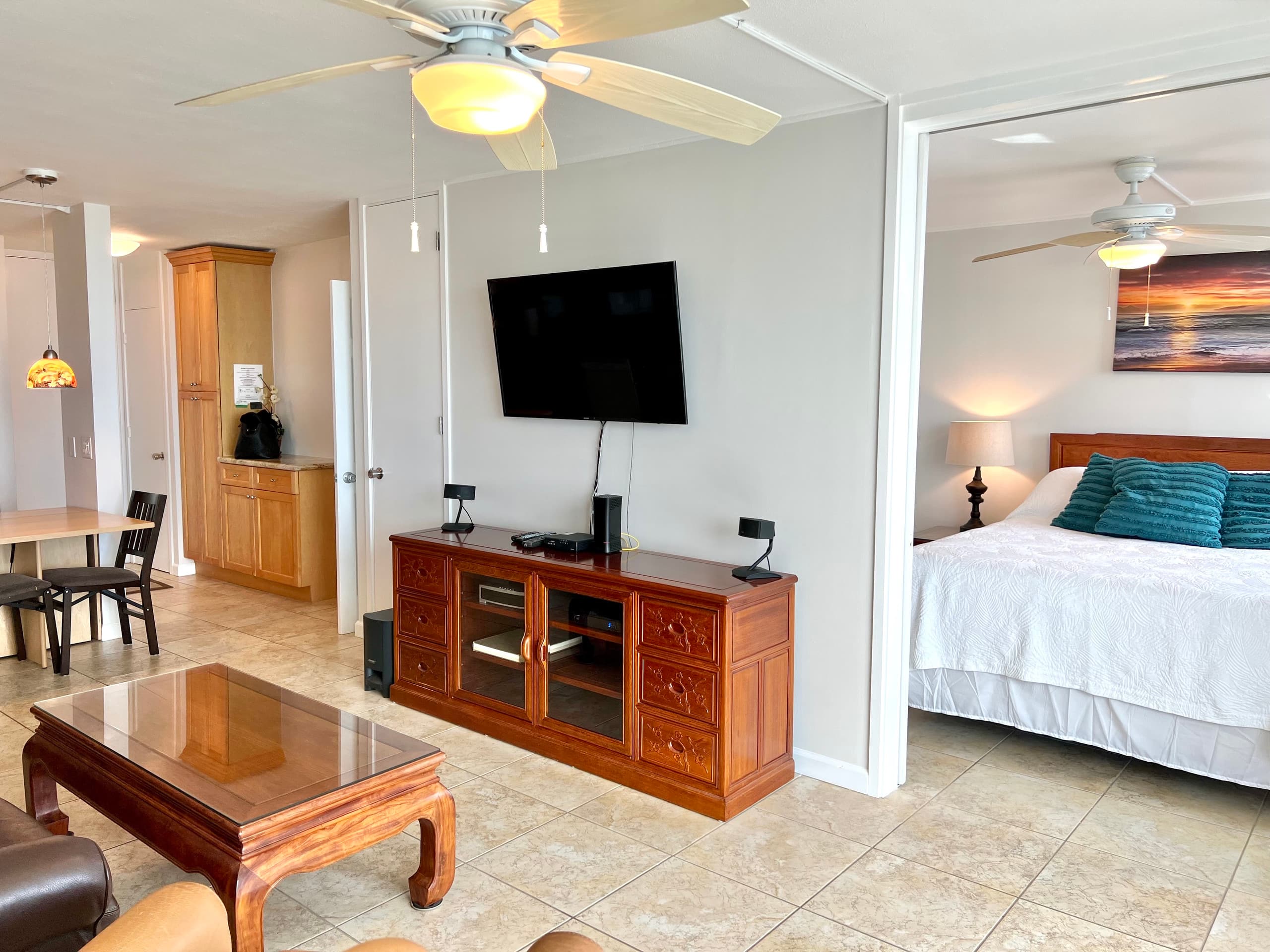 Condo in Honolulu · ★4.7 · 1 bedroom · 2 beds · 1 shared bath - Image 10