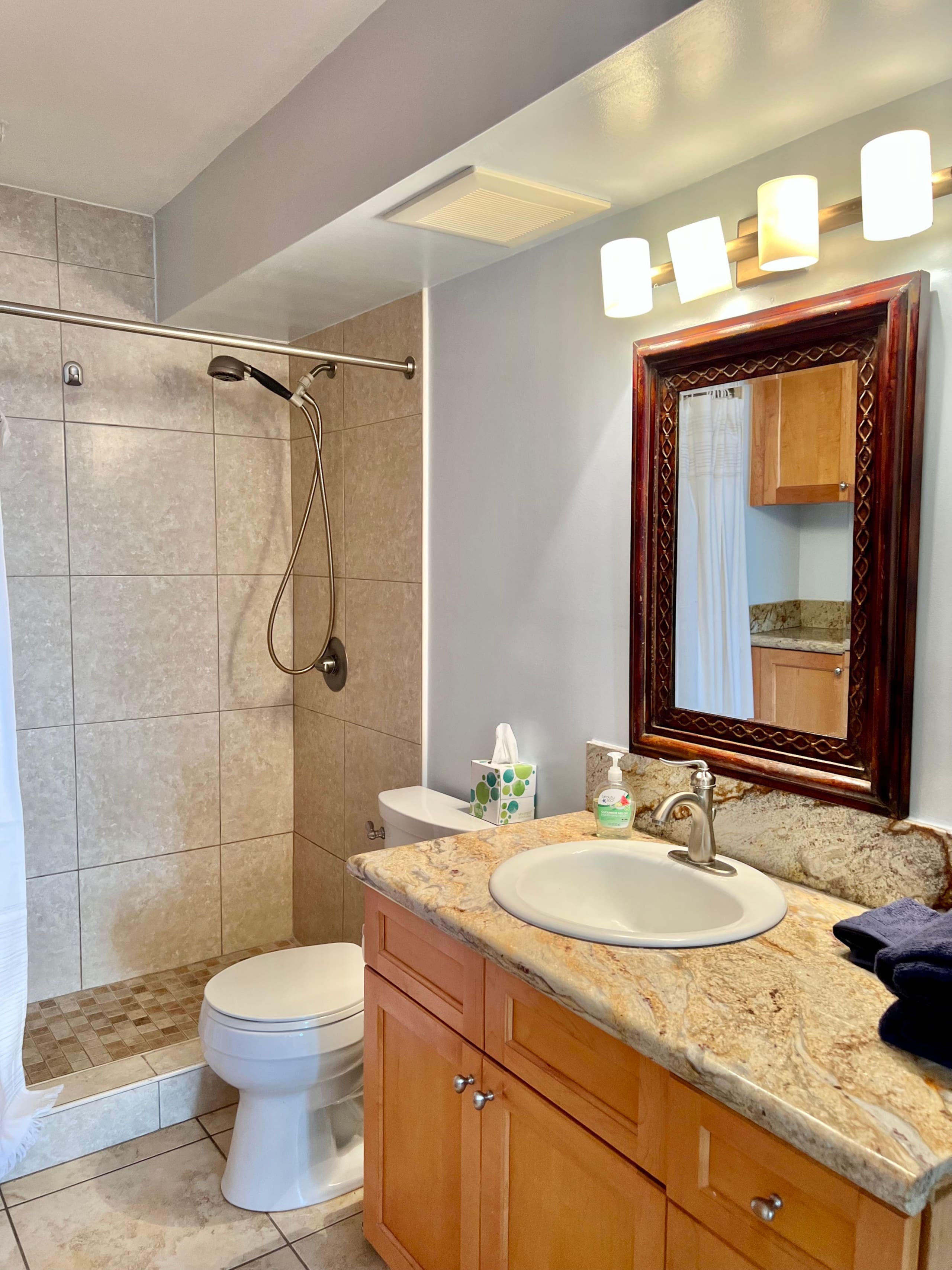 Condo in Honolulu · ★4.7 · 1 bedroom · 2 beds · 1 shared bath - Image 15