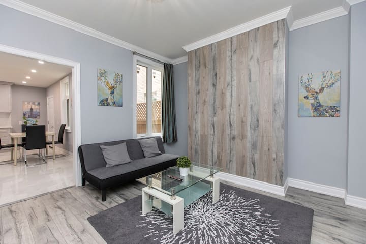 The Downtown Lounge - 4 Bedroom Home W/ Parking! - Ottawa