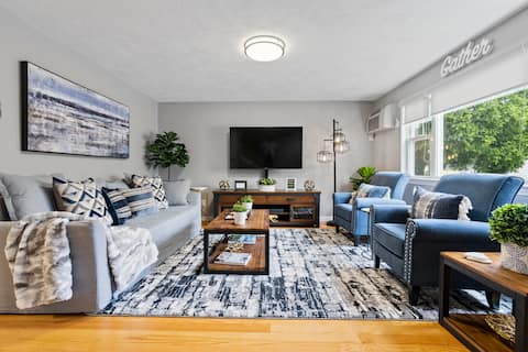 Beautiful, Bright, 3 BR Close to Boston w/Parking.