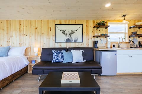Successful Airbnb property: Luxury Solar Powered Tiny Cabin-Full Kitchen-Sauna in Butte Silver Bow (Balance)