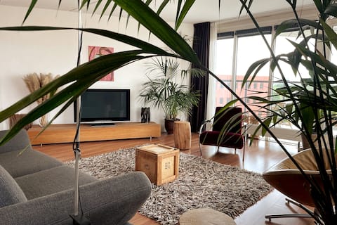 Spacious, Free Parking, Terrace, Light-filled