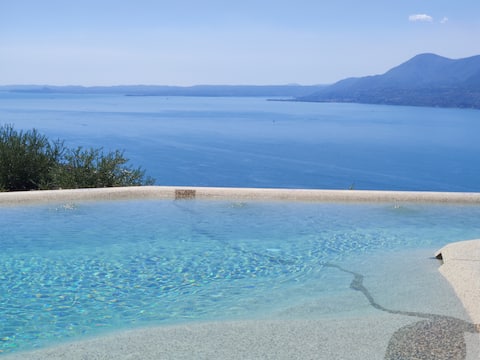 Villa Divina -APT Icona-Con pool and lake view