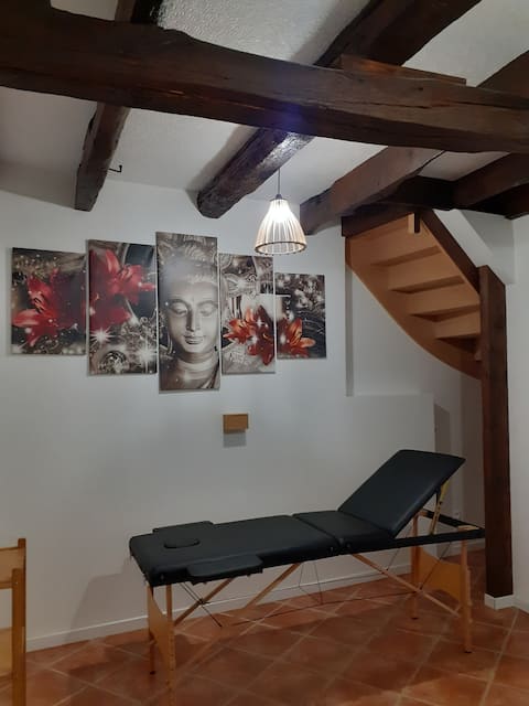 The Valley, Maisonnette