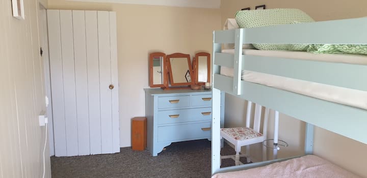 غرفة نوم بطابقين