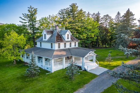 OMG That Porch! Farmhouse, 8 acres, E. Durham
