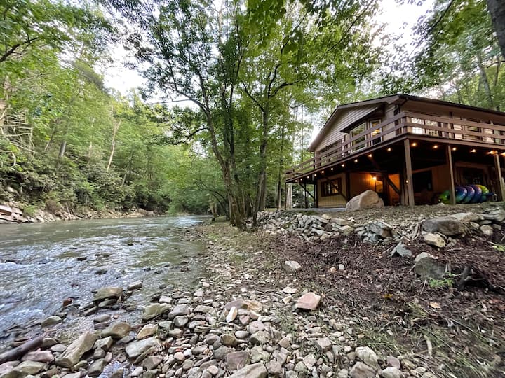 Cozy Creekside cabin 35m to Boone Cabins for Rent in Butler