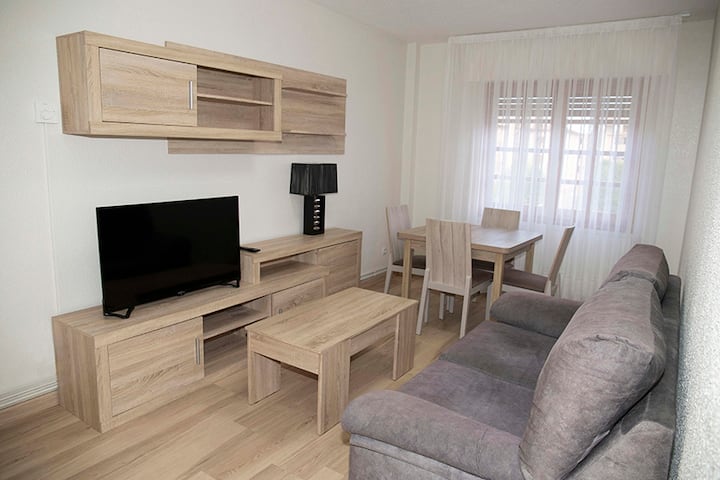 Luminoso Apartamento  En Urbanización Con Piscina - Tudela