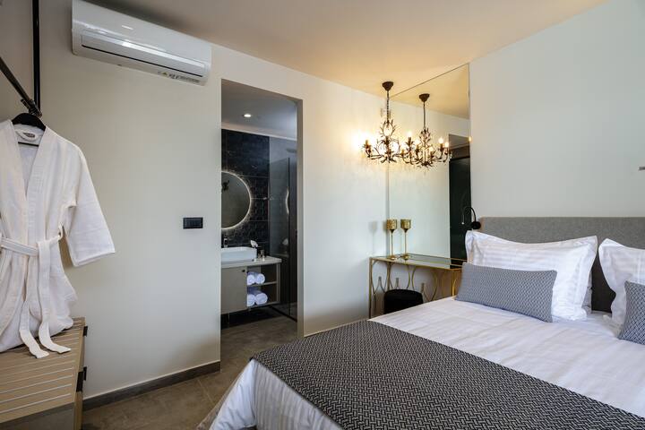 Modern 2BR Villa w/ Daily Housekeeping by etouri gallery image 5