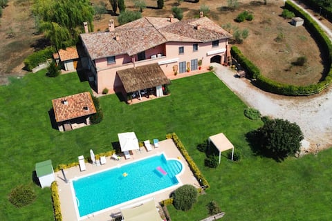 Iremía, Villa with pool in the Roman countryside