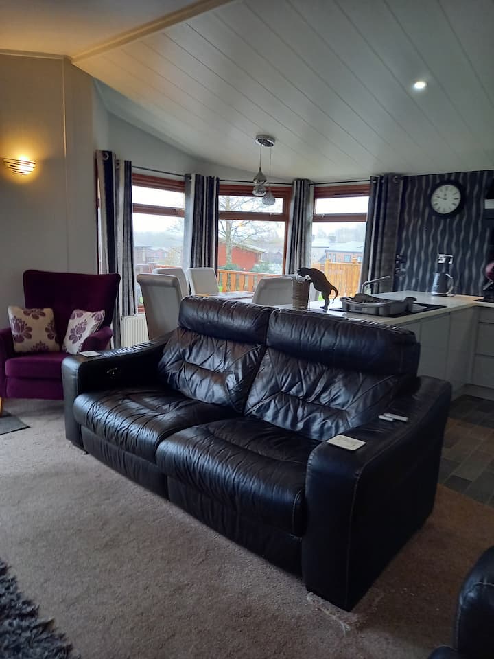 South Lakeland 3 Bedroom Cabin With Private Wifi. - Carnforth