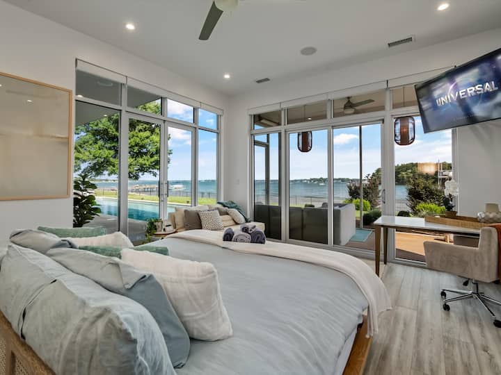 Master bedroom with attached screen porch overlooking Lake Norman and pool area.
