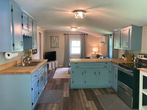 Creekside Haven - Country Stay | 25 min Asheville