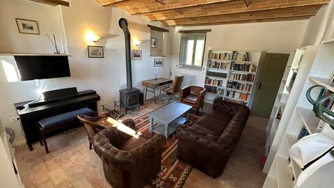 Top Airbnb: Traditional 3-bedroom cottage with large garden a Macerata