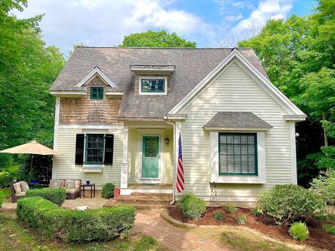 Gorgeous Seacoast Escape - Relax by the Water!