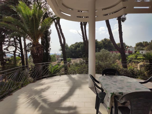 Villa Muia-Appartamento con ampio terrazzo