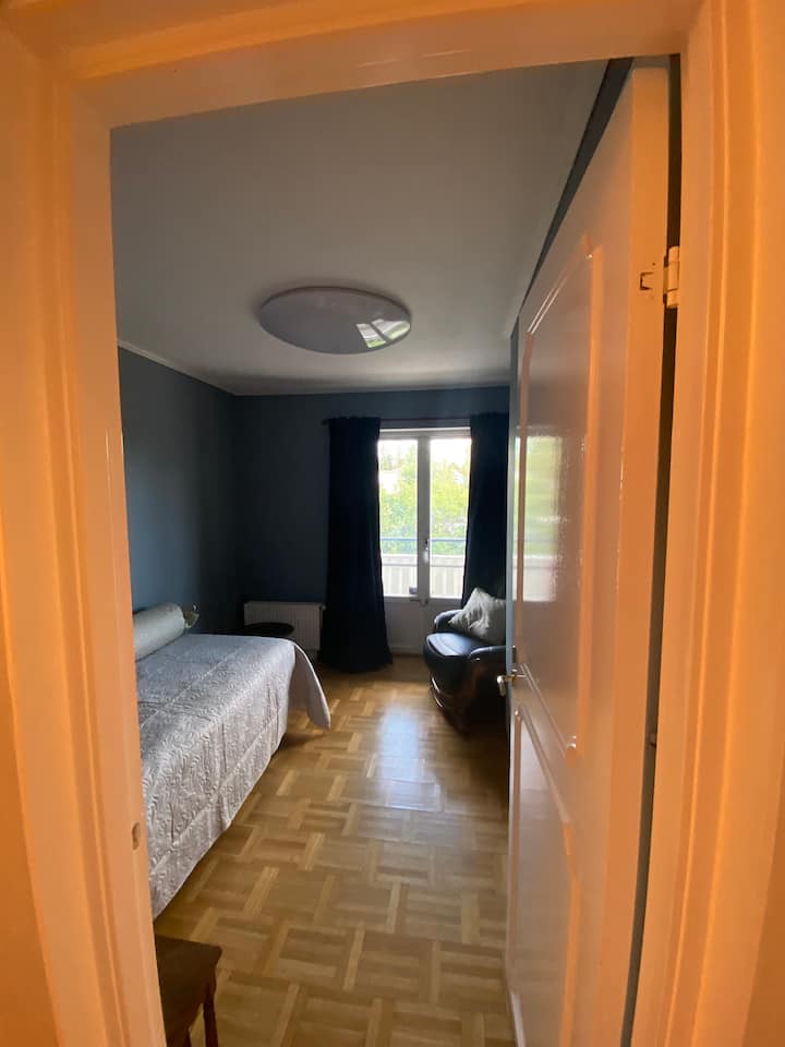 Súkromný východ na terasu so sedadlami