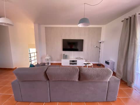 Airbnb em destaque: Fantastic 3-bedroom house for an unforgettable vacation em Porto Santo