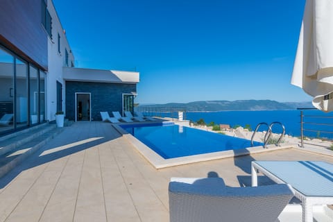 Top performing Airbnb: Incredible sea view in complete privacy in Ripenda Kosi