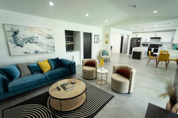 San Marino Escape-private Saltwater Pool & Spa - Palm Springs, CA