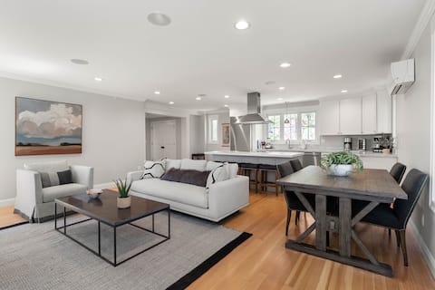 Exquisite 3 BR Renovated, Shawsheen, Roof Deck