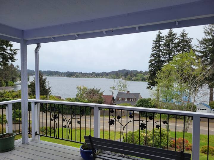 Spacious 3 bedroom / 3 bath home with great view Houses for Rent in