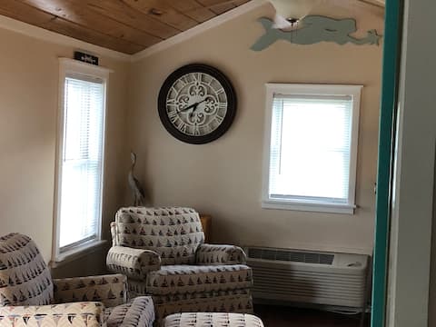 Successful Airbnb property: Mermaids Last Resort in Morehead City