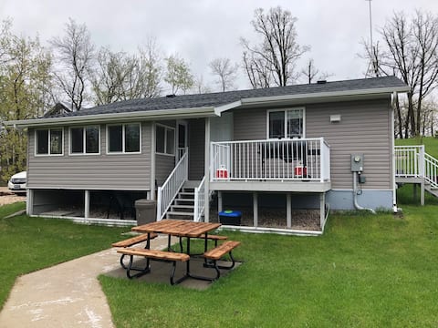 Cozy 3 bedroom Vacation Home with indoor fireplace