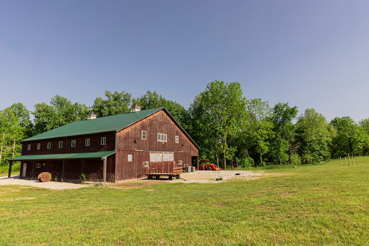 Upper Room at Miller's Crossing (Barn & Loft)