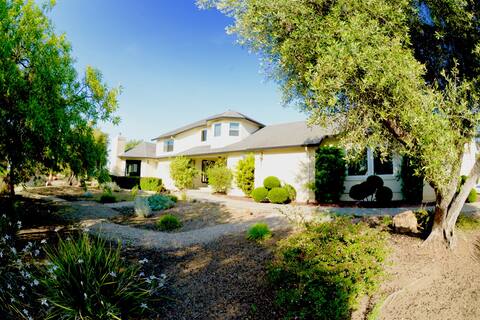 Cheerful 4-bedroom villa with beautiful open patio