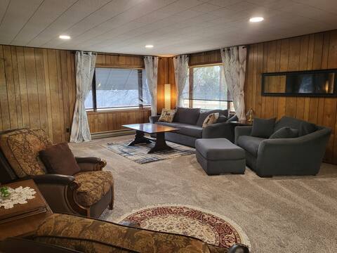Sleeps 14+ spacious home  overlooking Heise.