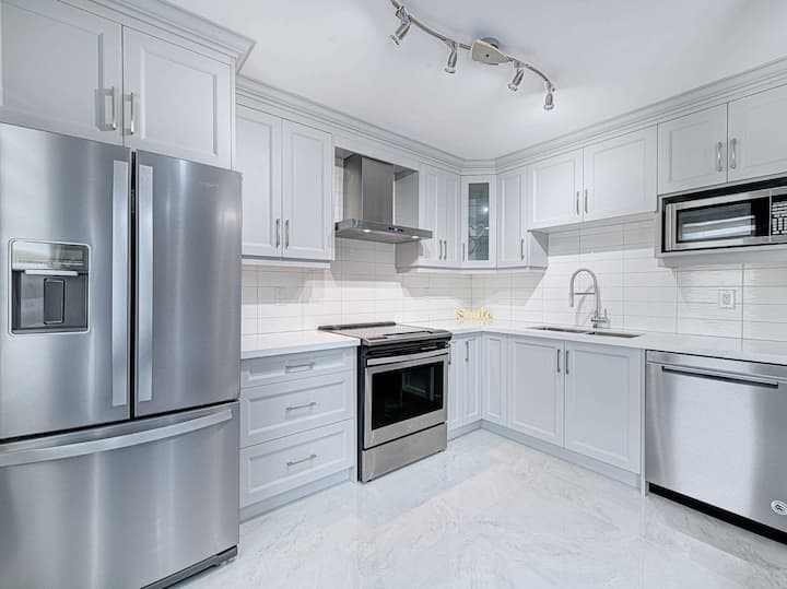 Two Bed/bath Bungalow Main Floor Unit Near Pearson - 브램턴