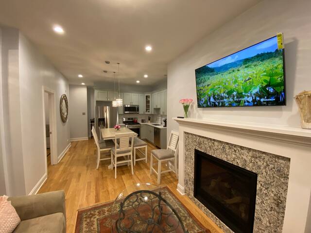 Wrigleyville Inn. Historic Greystone, Free Parking gallery image 3