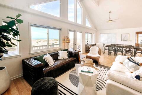Dune Haus: Oceanfront w Hot Tub,  Private Beach