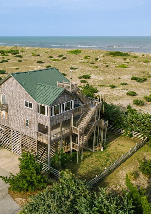 Dune Haus: Oceanfront w Hot Tub, Private Beach