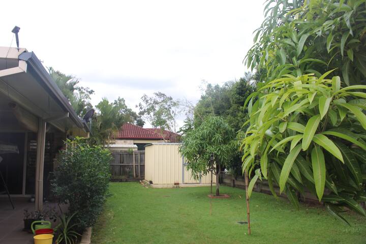 Cosy, green home in Forest Lake gallery image 2