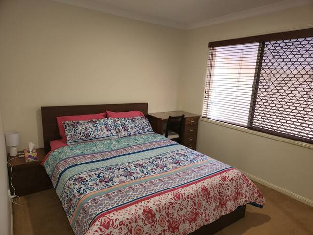 Cosy, green home in Forest Lake gallery image 5