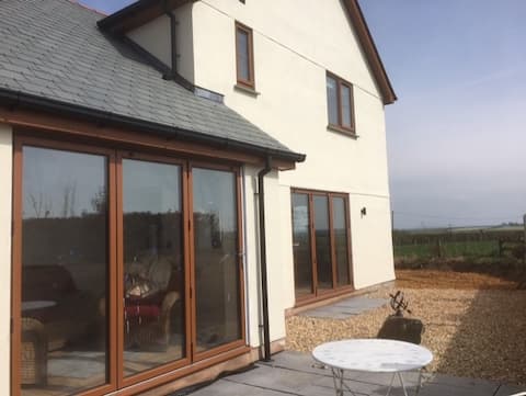 Top performing Airbnb: Robins Retreat 3 bed house With Great Views in Woolfardisworthy
