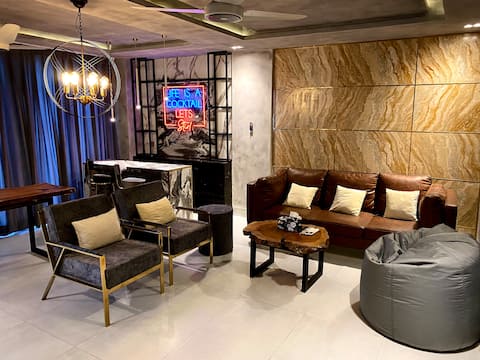 2 Bedroom Penthouse, entire top floor privacy