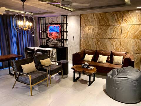 2 Bedroom Penthouse, entire top floor privacy