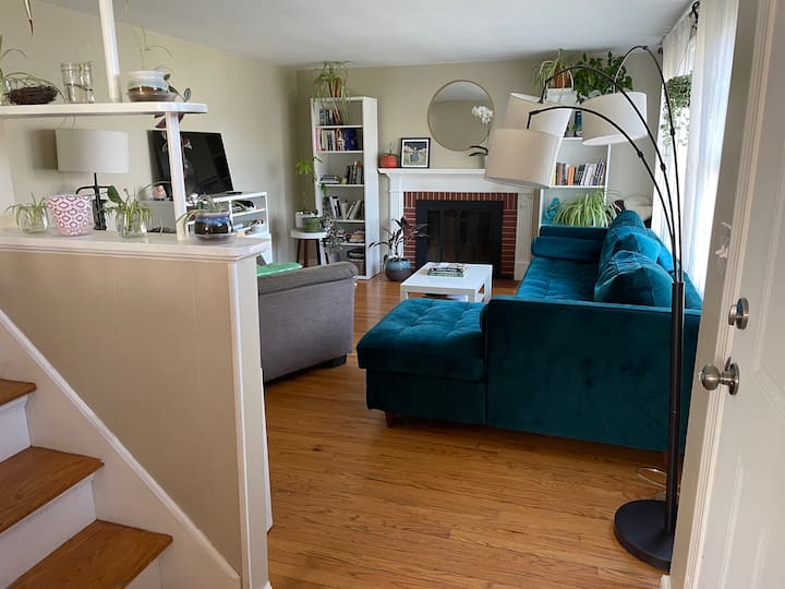 Private Guest Room In Cheerful Home Near Airport - Portland, ME