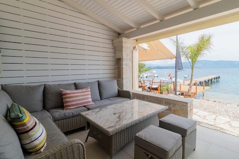 Popular Airbnb listing: Luxurious Beachfront Fisherman's Cottage In Agni in Δήμος Βόρειας Κέρκυρας