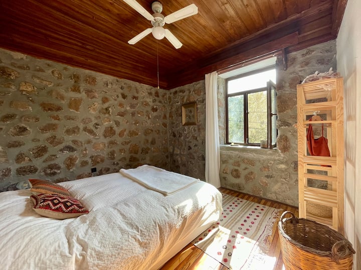 Upper level double bedroom