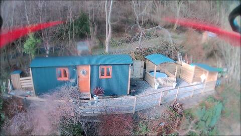 Dog friendly Shepherds Hut with Hot Tub