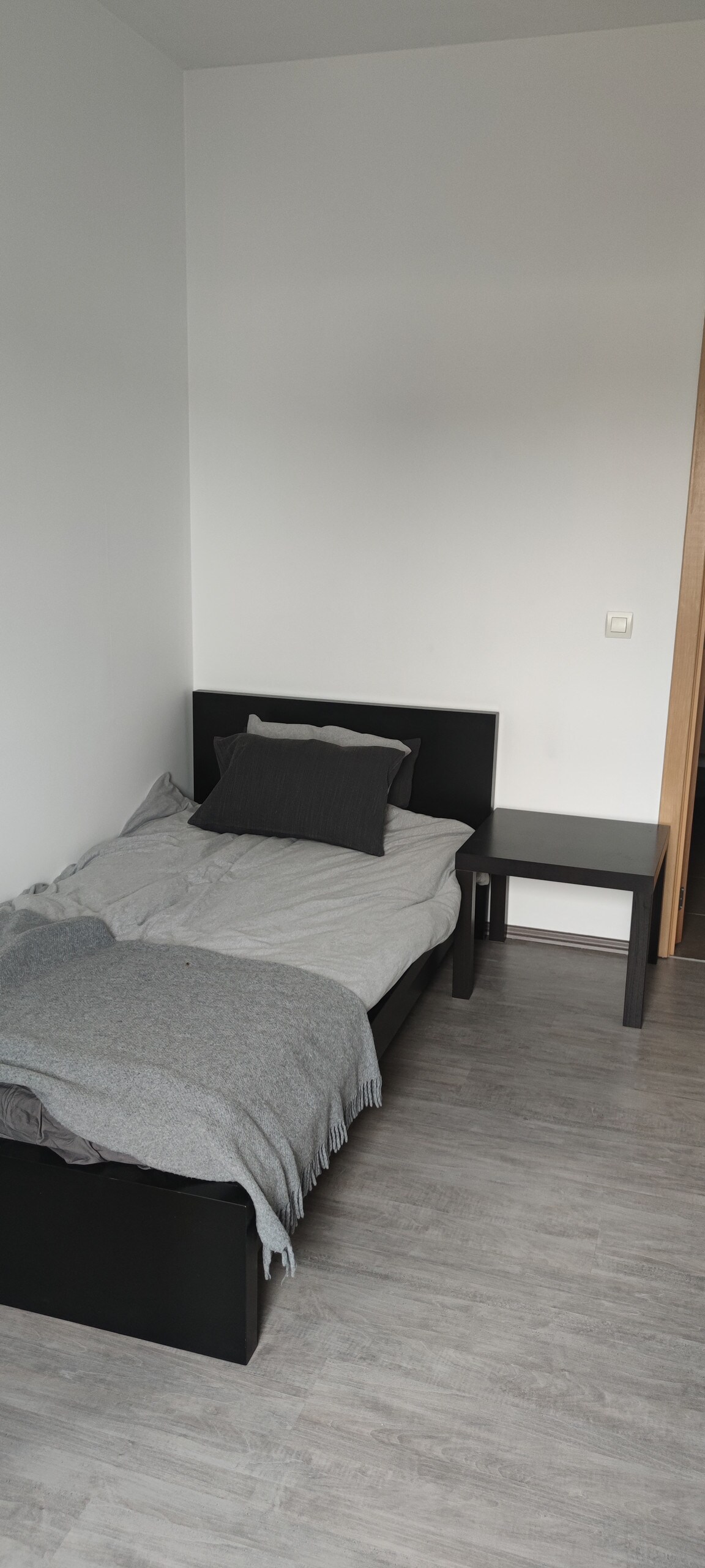 1 osoba spálňa so šatníkom 