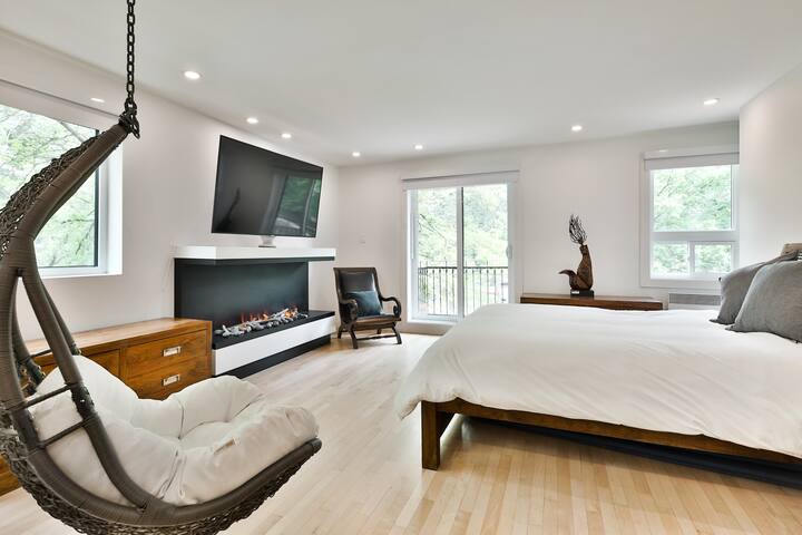 Luxury Townhome on the Park | Amazing Amenities gallery image 2