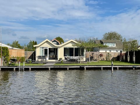 Characteristic vacation home on the water