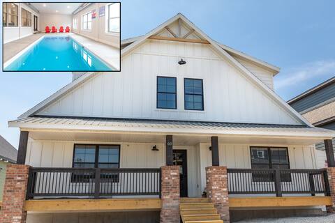 Pristine 10bd Lakeside Cabin w Private Indoor Pool