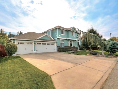 Valley villa with pool, hot tub, sauna & game room